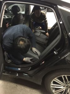 Changyi's engineer installs power liftgate 